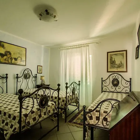 Borgo Della Rocca Bed & Breakfast Montemurlo Exterior photo
